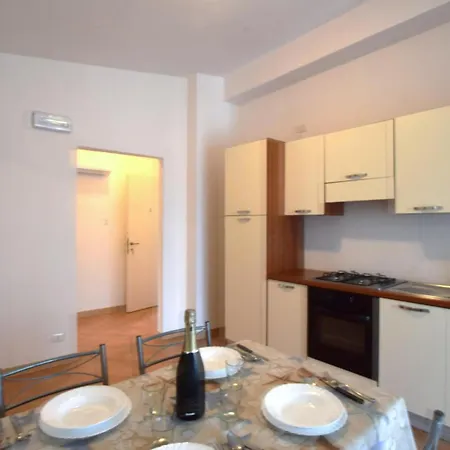 아파트 1 Bedroom Amazing In 팔미